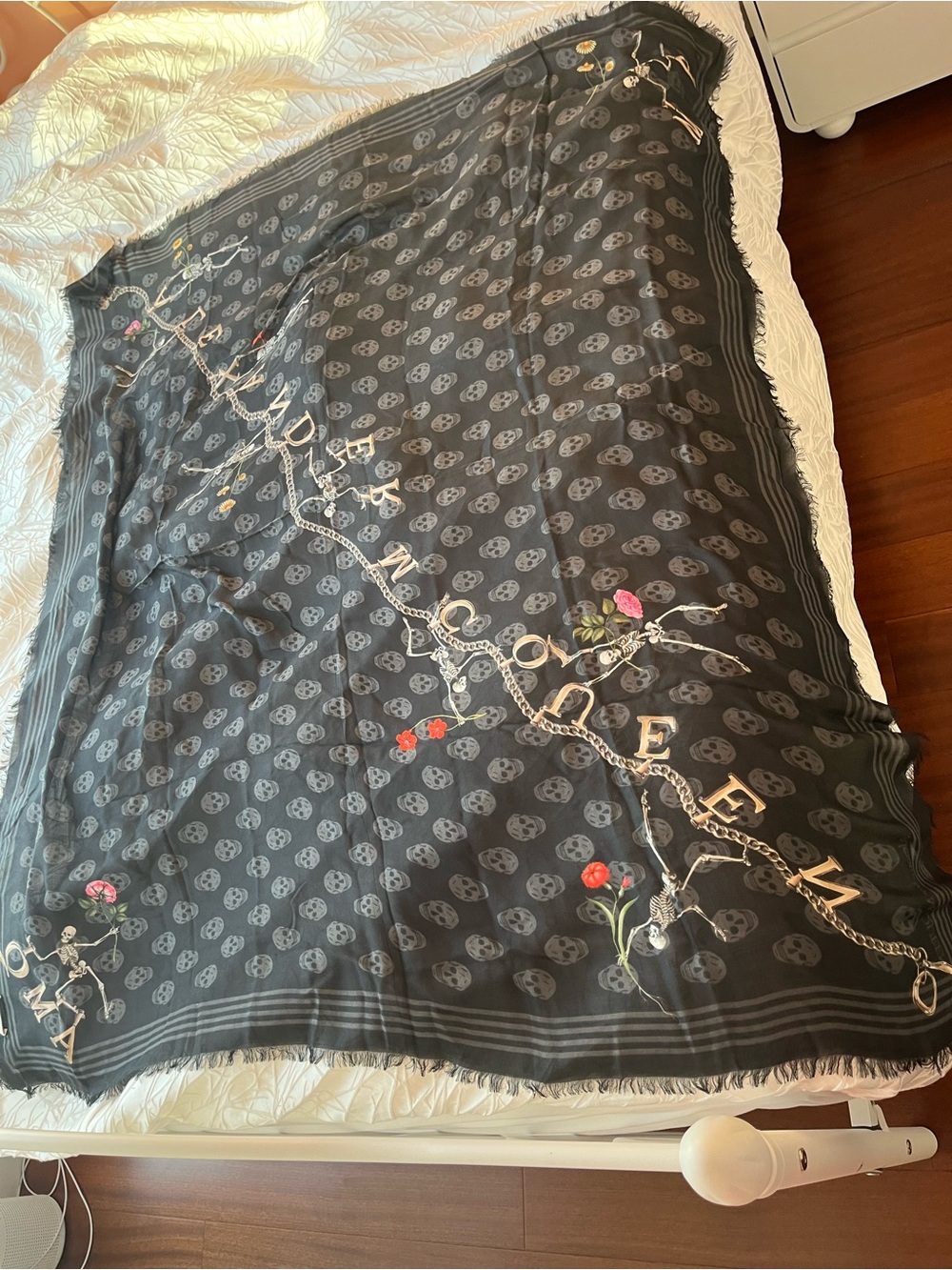 Alexander McQueen Black Skull-Logo scarf with Floral Chain Motif